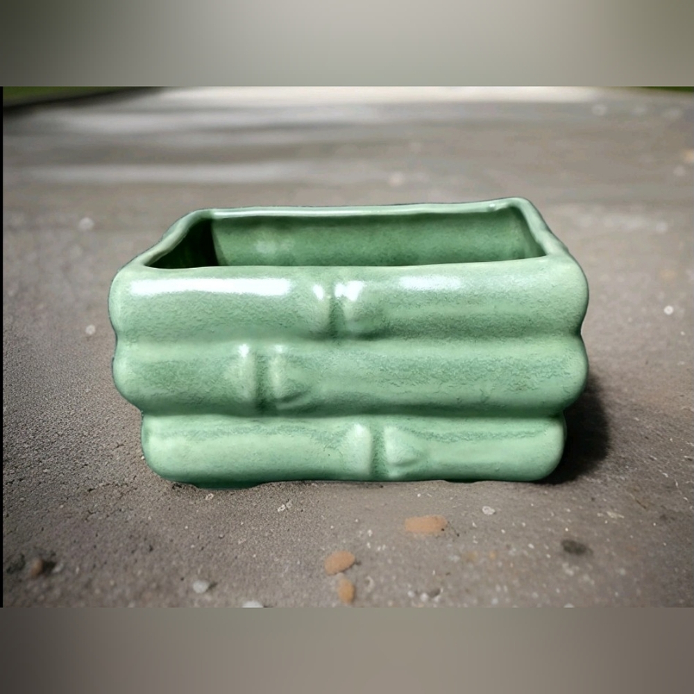 UNIQUE CAMARK DELUXE ARTWARE POTTERY  BAMBOO MOTIF PLANTER LABEL Geranium Green